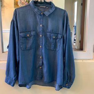 3/$10🌼 NWOT Women’s Denim blouse